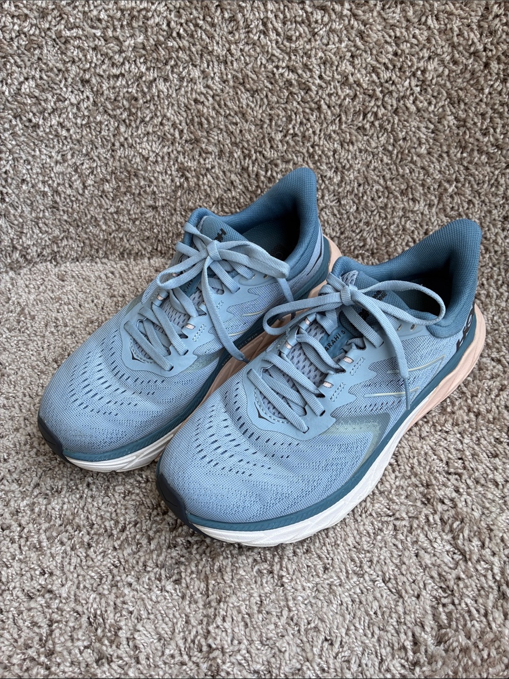 Hoka One One Women's Arahi 5 Blue Fog Running Walking Shoes size 7D Wide